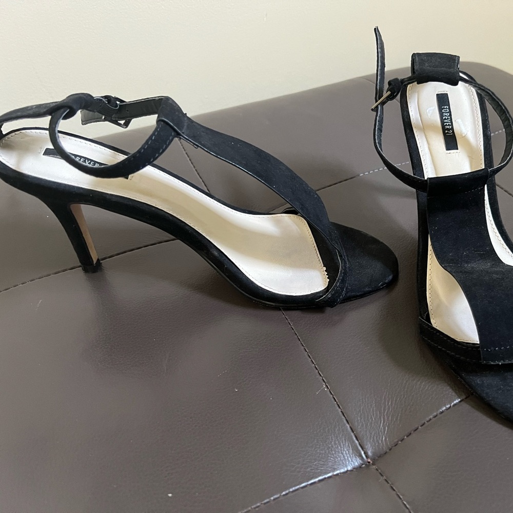Forever 21 sandal size 8